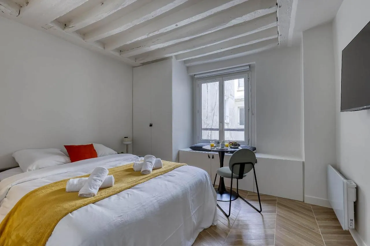 New And Designed Studio Well Equipped - Heart Of Paris 2