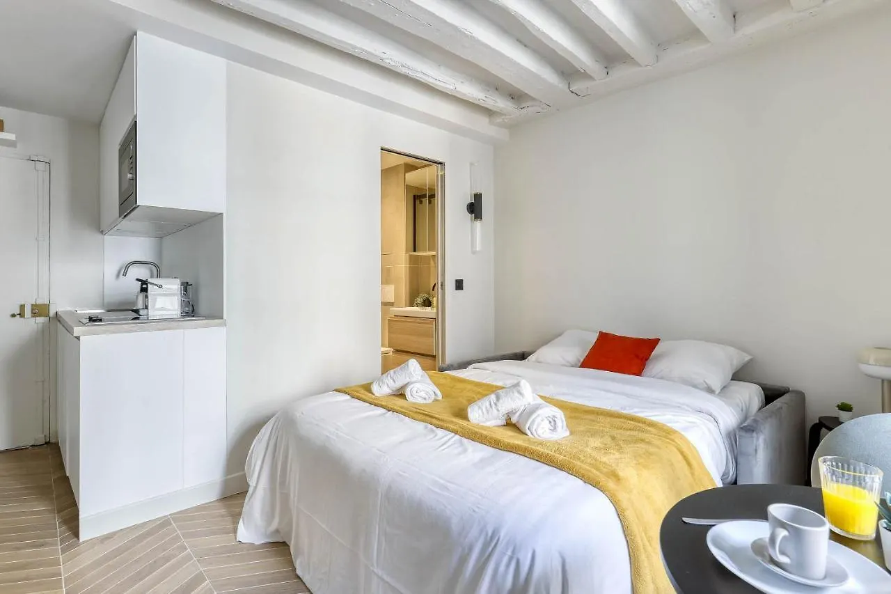 New And Designed Studio Well Equipped - Heart Of Paris 2